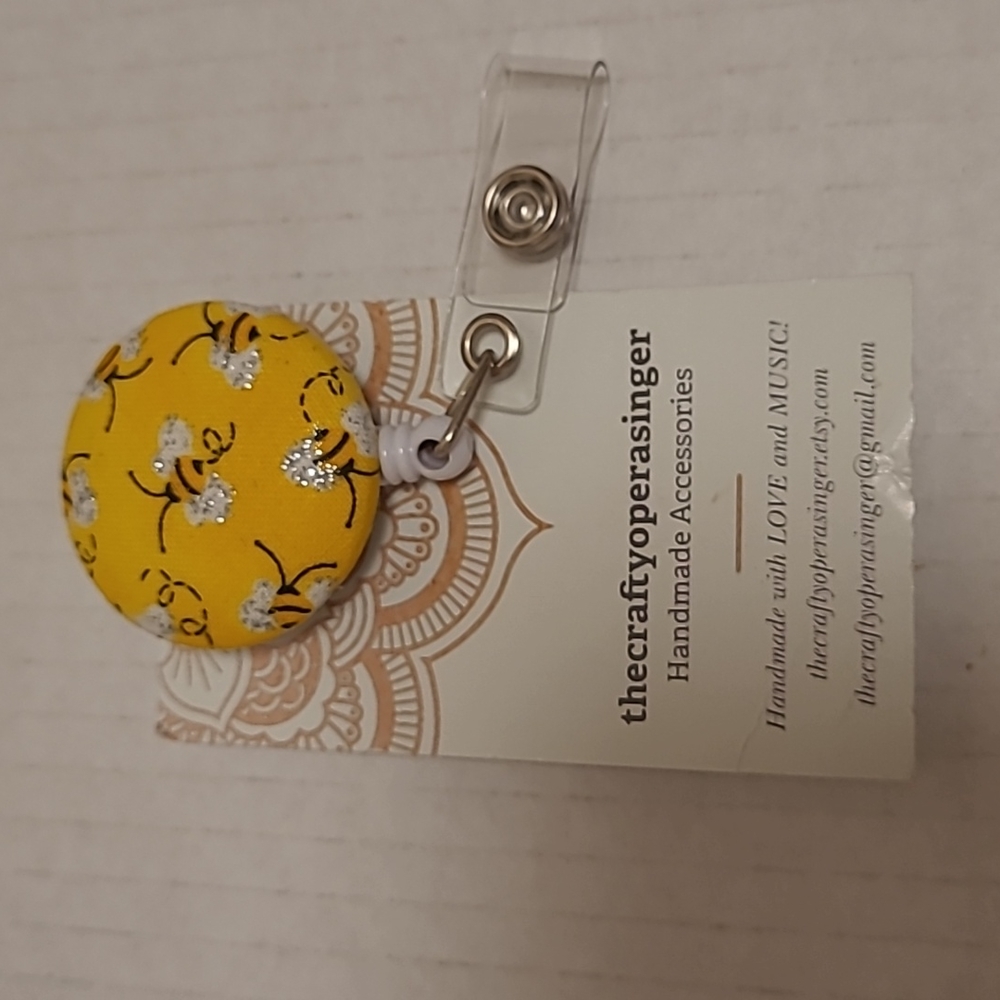 NWOT Adorable Bee Badge Reel
